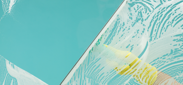 Klare Sicht durch Fensterputzen